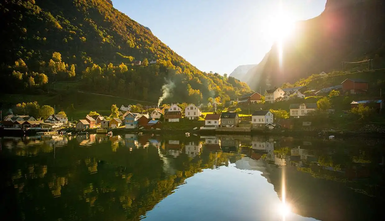 Undredal sett frå fjorden